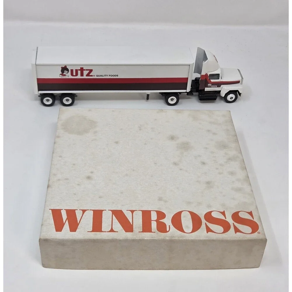 UTZ Quality Foods‎ Promo FORD CL9000 SEMI-TRUCK TRAILER Winross Diecast 10